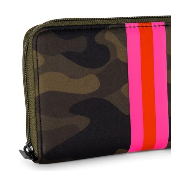 Haute Shore Cash Show off Wallet - Picture 6 of 12